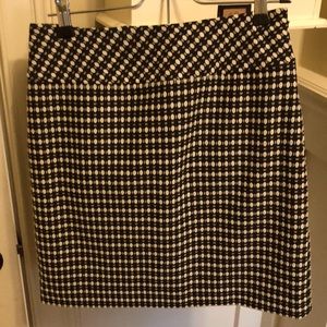 Loft black and white design skirt size: 0